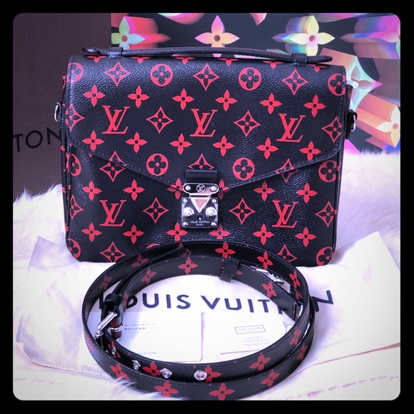 LOUIS VUITTON Pochette Metis Infrarouge Red Black Monogram Shoulder Bag